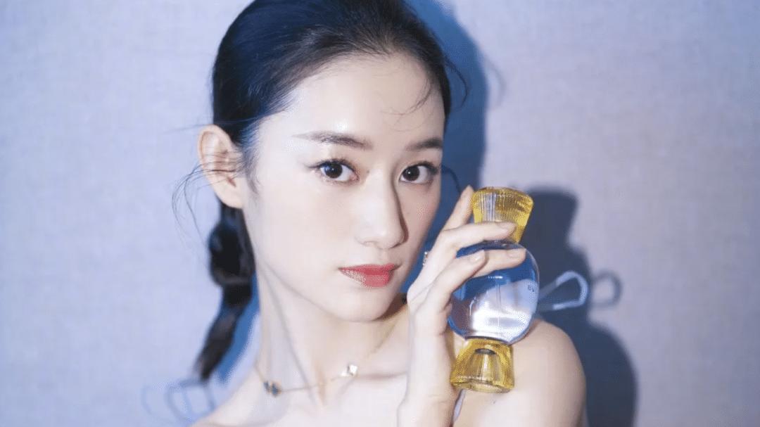 迪丽热巴|迪丽热巴避嫌任嘉伦？曾带对方老婆去吃饭，把他一个人丢在剧组！