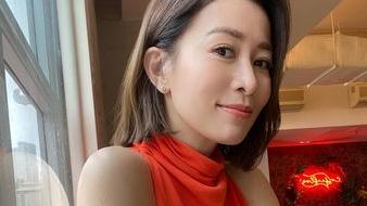 佘诗曼|49岁香港男星“绿叶王”，曾暗恋佘诗曼多年，如今宣布要结婚了