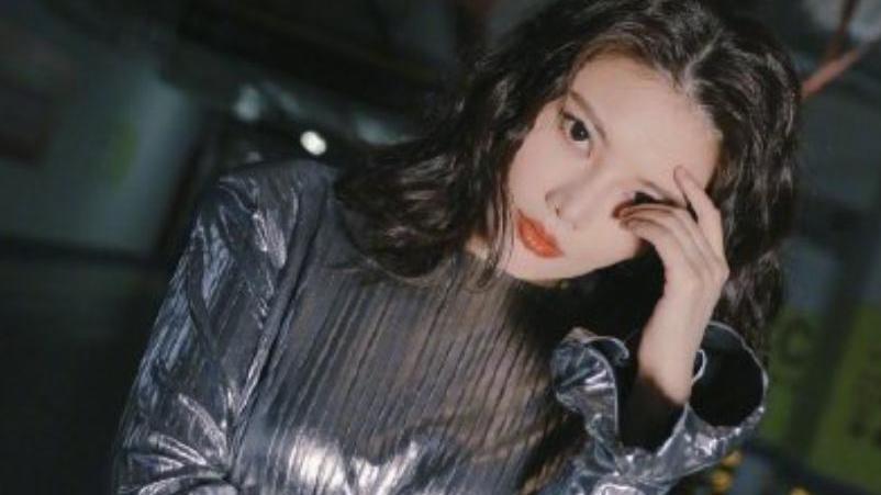 徐冬冬|32岁徐冬冬晒照庆生，包臀短裙显露好身材，大长腿又细又白