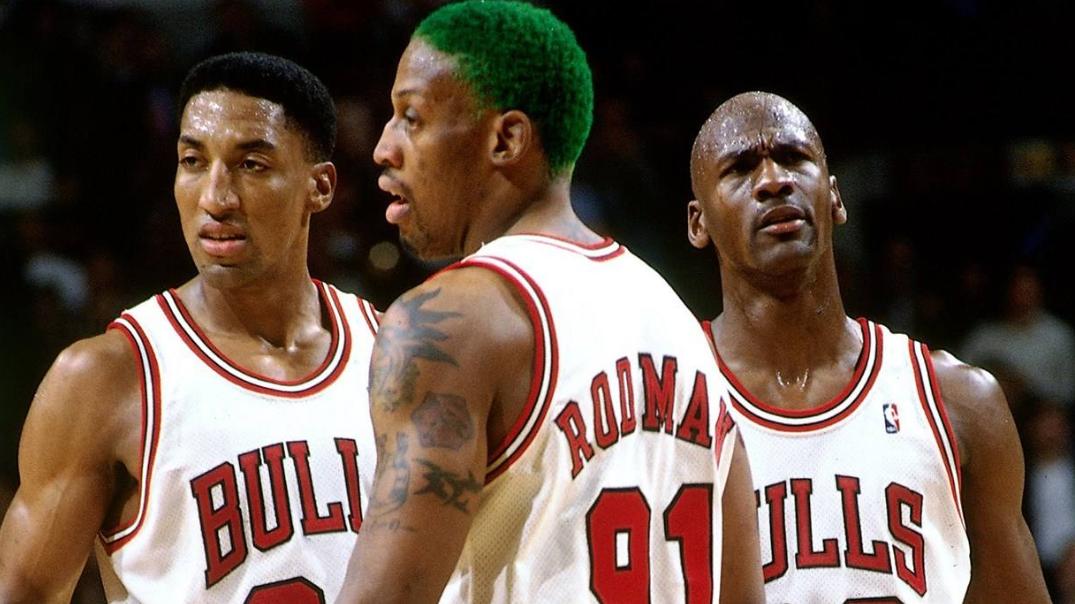 麦当娜|63岁麦当娜扮少女热舞，与28岁男星动作暧昧，年轻时让罗德曼害怕