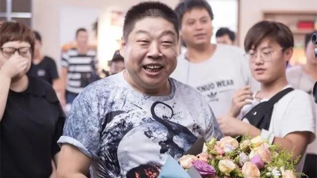 李鹤彪|德云社李鹤彪跟着师兄弟拍短视频，剧中角色引热议，真是本色出演