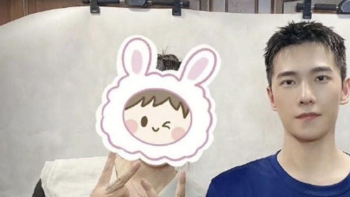 杨洋新剧杀青，“扛剧小生”名不虚传，偶像剧平均分达到7