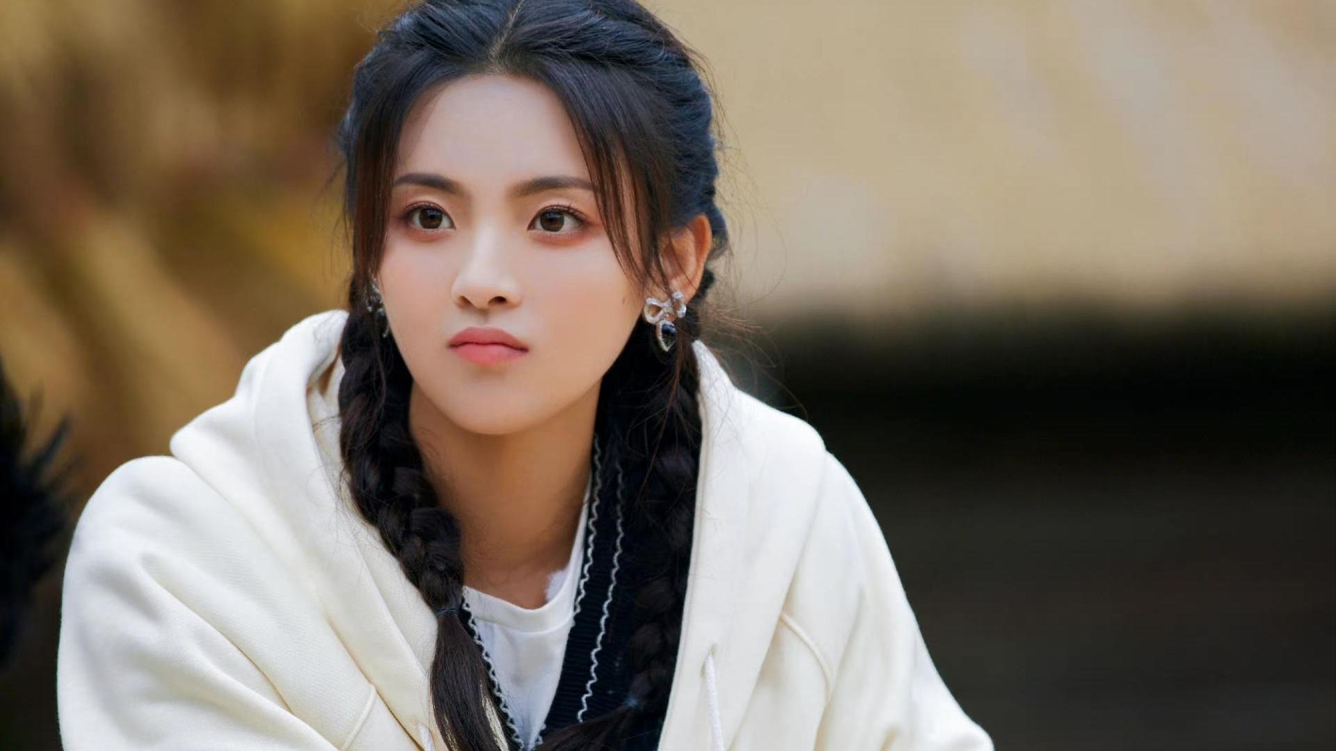 杨超越|明星“没文化”惹争议：杨超越再犯低级错误，这样的偶像你追吗？