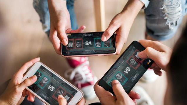 6g|买手机时选择128G内存够吗？手机店老板：建议购买256G手机