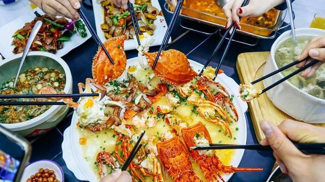 小青龙|10人14道菜不到2000元，青龙冬蟹都安排上，春节不打烊来了还想来