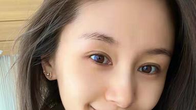 王子文|35岁王子文素颜正面照曝光！皮肤白皙似少女，坐吴永恩肩上太幸福