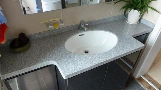 去亲戚新家做客，60平米房子柜子最多，头一次见电视背景墙这样装