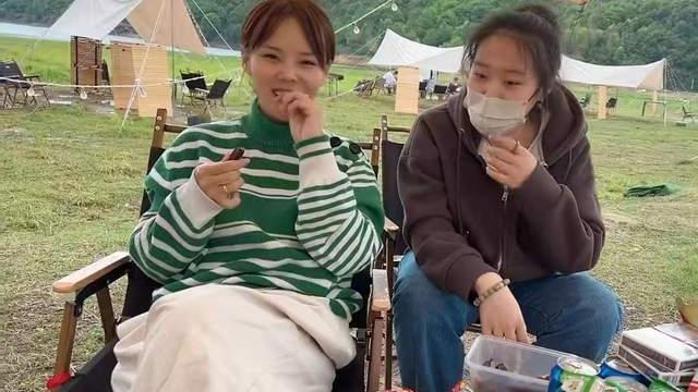 窈窕淑女|继姚威一家外出野餐后，熊磊晒与姐妹露营画面，称一声姐妹大过天
