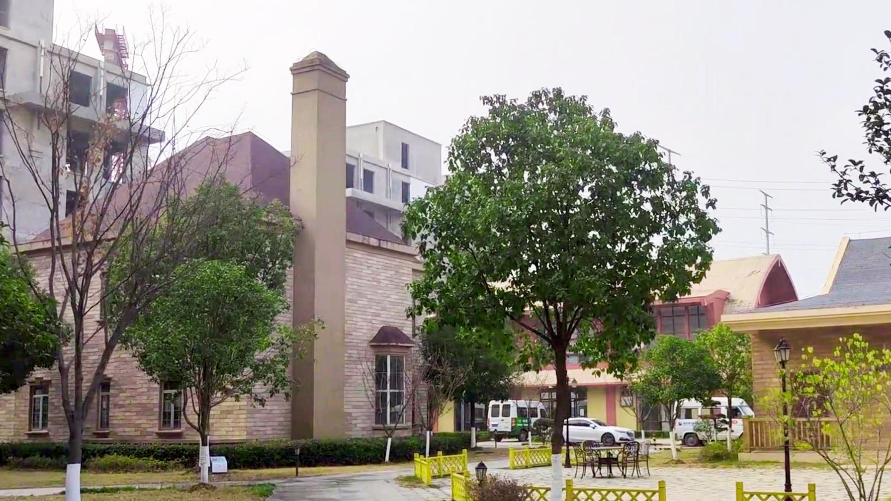 武汉城区青菱河边有座欧式小镇，建满异域风情建筑，街拍好地方