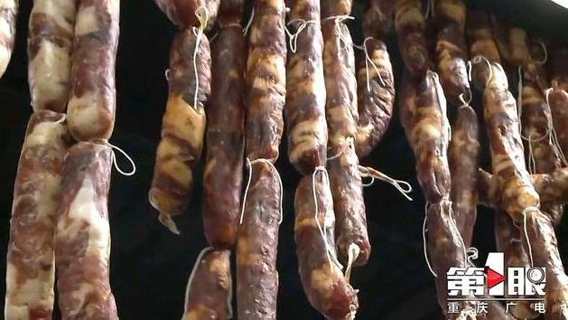 香肠|重庆一女子买60斤猪肉腌制，香肠却成了粉条，上门两次找老板解释
