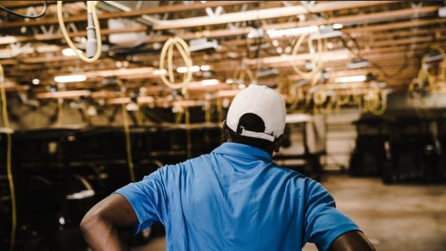 有点吃惊，给我装柜子的那个师傅，赚得比北京80%的人都多……