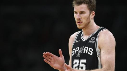 马刺|NBA惨烈一战！双加时轰310分，湖人旧将失落至极，波波鬼魅一笑