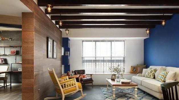128㎡老公寓改造成美式工业风，闺蜜进门都找不到电视