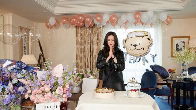 穿衣搭配|刘诗诗的两套黑色造型，同样是优雅的“裙装”穿搭，但长裙更唯美