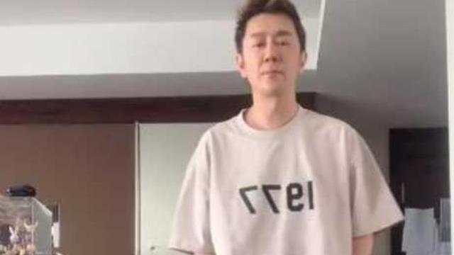 |陈浩民晒出居家日常，意外曝光了家中内景，脏乱引网友热议