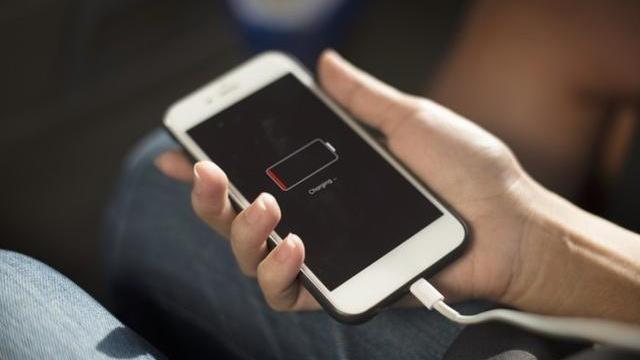 iPhone|iPhone14底部曝光，USB-C彻底“泡汤”！网友：很难过！