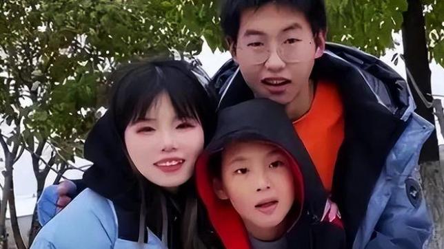 姐姐|买家姐姐晒与孙卓合影，与亲姐差的不是一星半点，难怪孙卓变化大