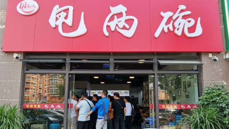 昆明|昆明这家老牌面馆，精品牛肉面10块钱一碗，老板很舍得给肉