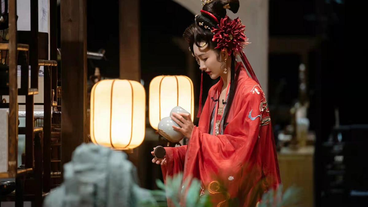 王鸥|王鸥不愧是名侦颜值担当！新一期花魁造型美到开挂封神，身材绝了