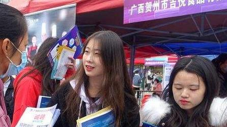 考试|90后“县长”走红，年纪不大却大有作为，网友：真是令人羡慕！