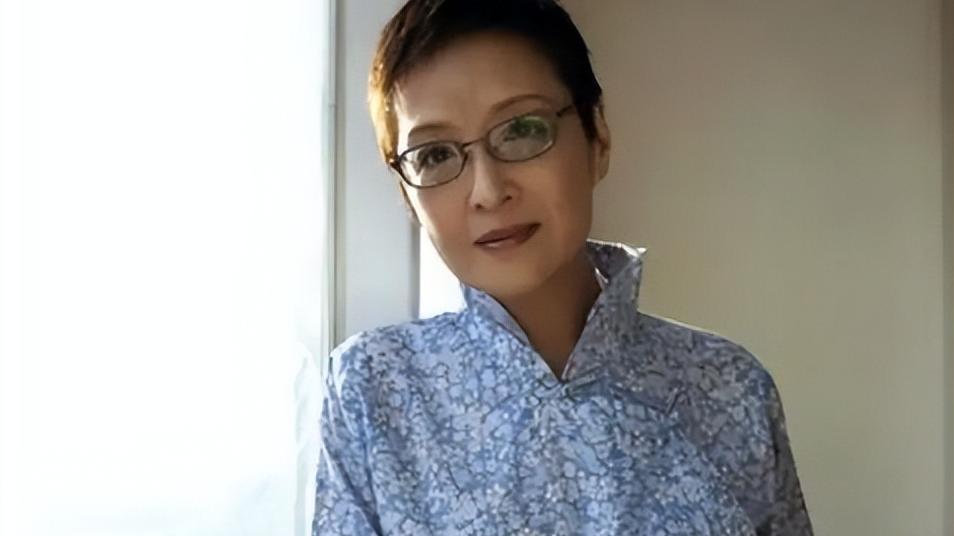 胡因梦|看了胡因梦年轻时的照片才知道：为什么她能和林青霞、王祖贤齐名