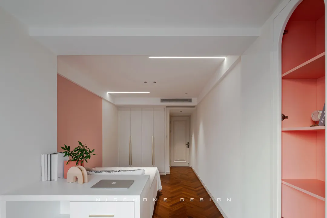 温柔粉色+轻奢格调，这个家竟有该死的魅力！