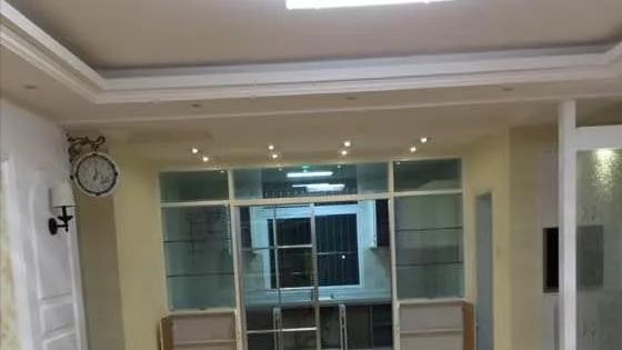 128平新房硬装12万，这装修太奇葩，你们见过这么装马桶的吗？