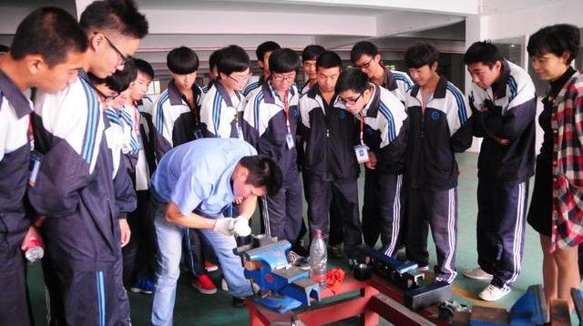 大学|中考被分流出来的职高生，将来都有哪些出路？过来人惨痛教训