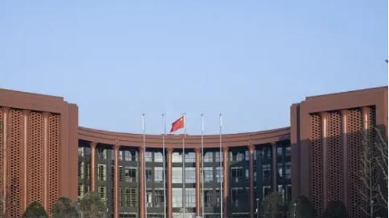 江苏排名前五的高中，每年考入清北几十人，实力不容小觑