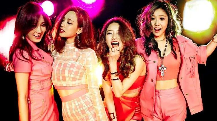 王霏霏|王霏霏黑白礼服诠释复古气质，《浪姐》未出道真是让人太意难平了