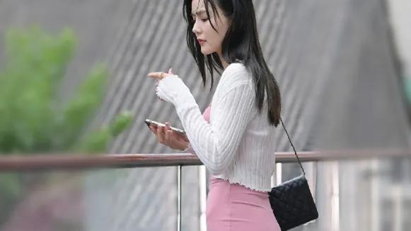 生活举步维艰，同时也要心有希冀