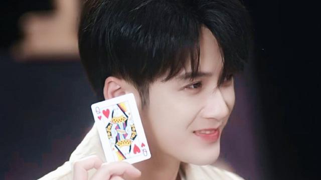 檀健次|31岁檀健次被偶遇，录综艺被拍生图，网友：这一点变化很大