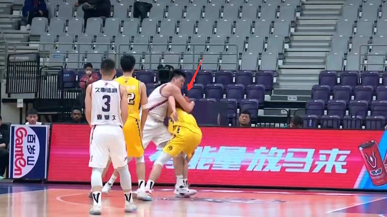 史蒂夫·科尔|姚明CBA压哨重罚上海神塔！2连肘击被2场禁赛+罚5万，亮明态度了
