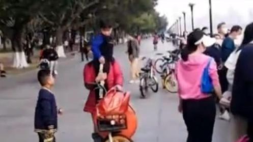 广东省|广东男子野钓引来路人围观，遛鱼1小时才拉上岸，结果却令人唏嘘