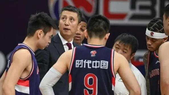 琼斯|CBA三消息：北京实力远被高估，广州生死战强硬，琼斯称赞众队友