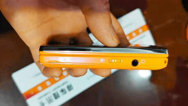 led灯|主打创意LED灯光带，这款老旧联想翻盖手机，时尚造型十年不落伍