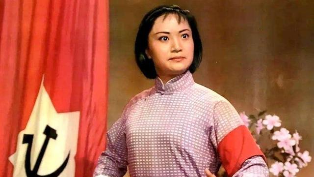 样板戏|“旗手”确实懂戏，她对样板戏却有作用，但不该为这些戏披上神衣