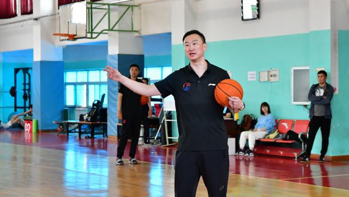 山东男篮|没悬念了！鲁媒挑明了，国内名帅不愿接手，山东男篮主帅锁定此人