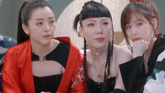 乘风破浪的姐姐|《浪姐3》首次公演惹争议，如没有灵魂的木偶在表演