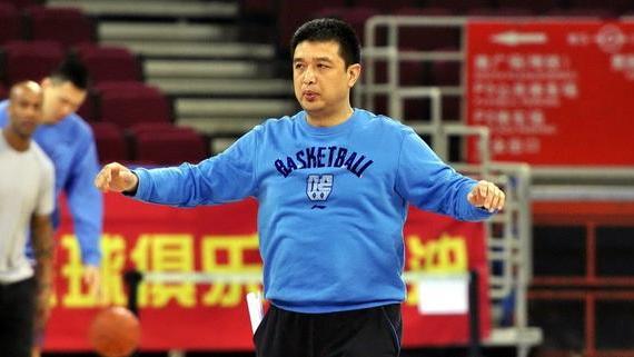 北京男篮|北京首钢正式官宣！雅尼斯下课，中国男篮名宿或出山救火