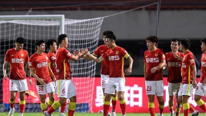 1比5！广州恒大11轮不胜，郑智难保级，一老将迎里程碑