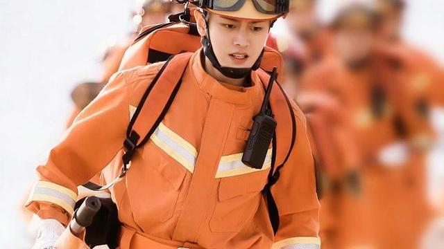 蓝焰突击|《蓝焰突击》走出国门，非专业人士的“专业”评价，简直是在打脸