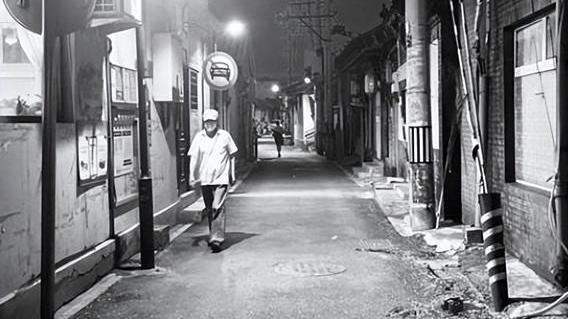 李亚鹏|李亚鹏大女儿有多优秀？拍超酷街景堪比艺术家，多才多艺让人羡慕