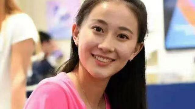 孙杨|孙杨和张豆豆在街上偶遇，全程亲密无间，证实了领证的传闻