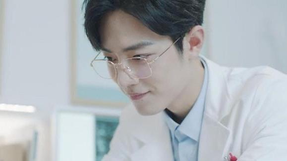 肖战|话题热度破1000亿，肖战又获得新成就！曝《余生》暂定三月播出？