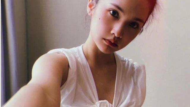 杨丞琳|37岁杨丞琳分享健身照，撩起衣服露出马甲线，鼓励粉丝多健身