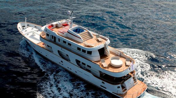 南海|广东90后男子痴迷钓鱼，花80万买二手游艇，组织钓友赴南海钓大鱼