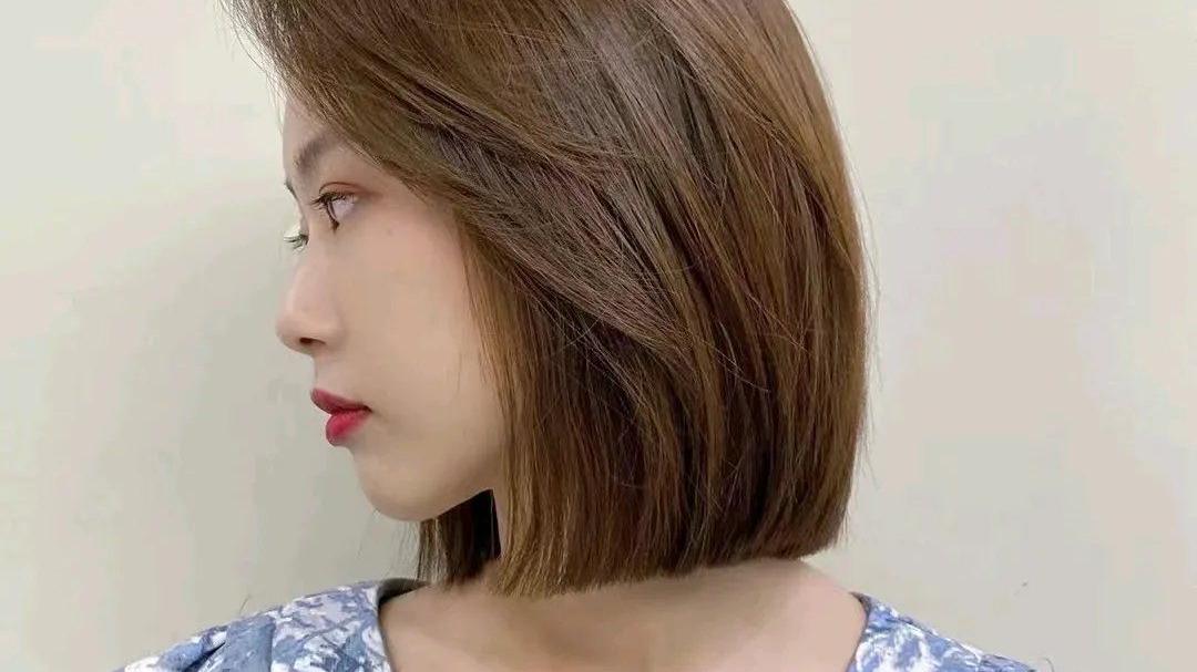 发型 最具人气女士发型18款，减龄修颜大不一样，剪完美出新高度