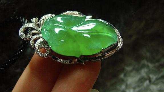 |自古翡翠都是“以绿为贵”，那么绿色的翡翠就比其他颜色的好吗？