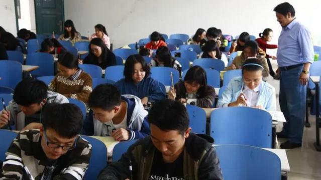 专升本|高考失利！一个学费“上万”的三本和“五六千”的专科，如何选择